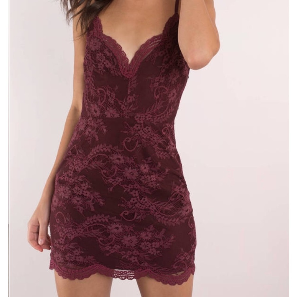 Tobi Your Sweetheart Lace Bodycon Dress in Wine